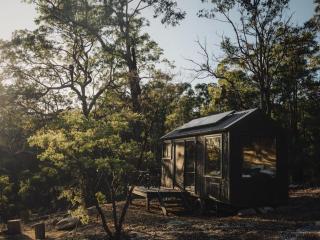 Off-Grid Cabin Nestled into Bush with Creek Access - Kaia - 0