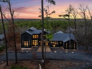 20 Guests, 2 Pets, 1 Epic Escape - Midnight Skies - Broken Bow - 4