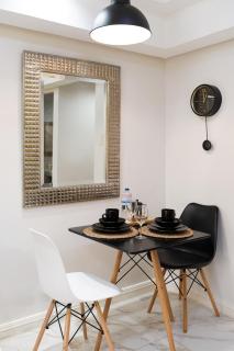 Greenbelt Makati Condo with Balcony & Park Views - Manila - 4