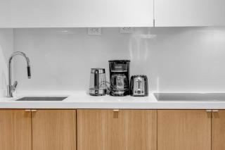 Chic Toronto Suite - 4