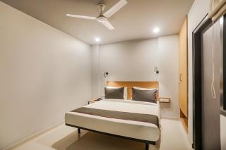 Super Collection O Le Noida Hotel Near Sector 76 Metro Station - Noida - 6
