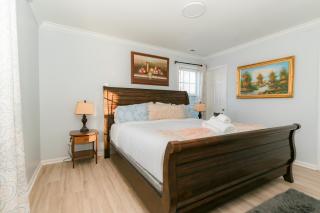Downtown Gem with Fenced Yard, BBQ Grill and Firepit - Charlotte - 1