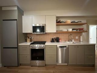 1BR with Japanese Garden View - Oakland - 3