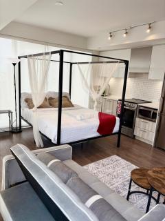 Sweetheart studio with city views - 0