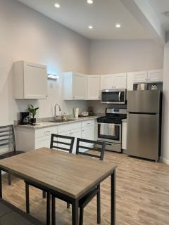 Modern 1-bedroom Studio with Kitchen and Laundry - Santa Clarita - 8