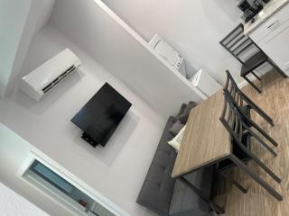 Modern 1-bedroom Studio with Kitchen and Laundry - Santa Clarita - 6
