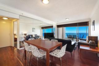 Chevron Renaissance | High Floor Ocean View Apartments by Gold Coast Holidays - Gold Coast - 9