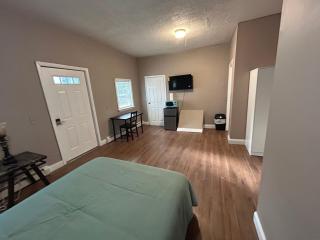 Studio near Whole Foods, Brown University - no stove 1M - Providence - 3