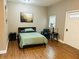 Studio near Whole Foods, Brown University - no stove 1M - Providence - 2