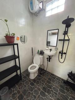 Surfside Pallet Retreat Stylish 2BR Hideaway - 3