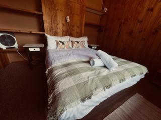 Woodbine Park Eco Cabins - 2