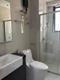 Pool View By The Beach 6-8pax 3B3B Cozy Staycation - Johor Bahru - 6
