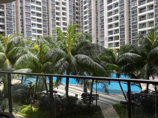 Pool View By The Beach 6-8pax 3B3B Cozy Staycation - Johor Bahru - 0