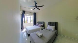 PD 10pax 2R2B SEASIDE HEALING, POOL VIEW, Wifi, 50" Smart TV - Port Dickson - 1