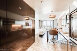 Incredible Penthouse Strip Views Balcony Access 52320 - 4