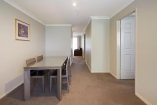 Pinnacle Apartments - Canberra - 1