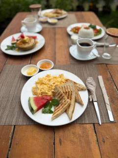 Lokal Hut Bed and Breakfast - 9