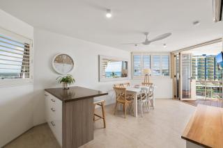 Superior One-Bedroom Penthouse with Ocean Views & Exclusive Rooftop - Mooloolaba - 6