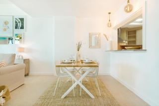 SHORELINE Beachfront Apartment with full Sea View and Pool Palm Jumeirah - 3