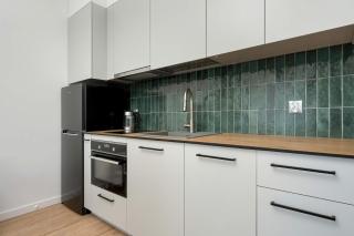 Stylish Apartments with Balcony & Parking in the Old Town of Wrocław by Noclegi Renters - 6