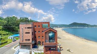 Pohang Sunrise Pool Villa - 6