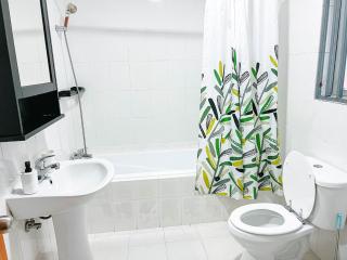 Apartment D - 3 Bedrooms - - 8