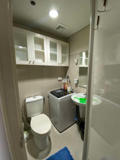 257-1BR 2 Queen size bed 1sofa bed 1 extra matress - Manila - 5