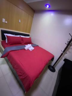 257-1BR 2 Queen size bed 1sofa bed 1 extra matress - Manila - 1