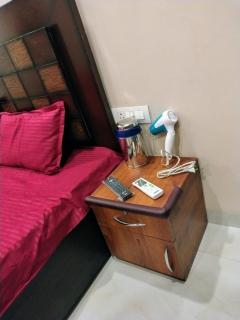 Rose Room Comfy Stay Couples & Family Friendly Close to Saket Metro station - New Delhi - 8