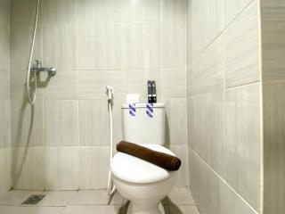Modern Look and Warm Studio at Vasanta Innopark Apartment By Travelio - Bekasi - 3