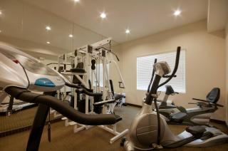 Best Western Plus Lake Elsinore Inn & Suites - 8