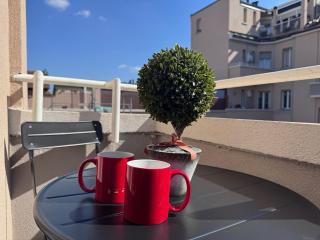 Bright Apartment with balcony in Corso XXII Marzo - Milan - 0