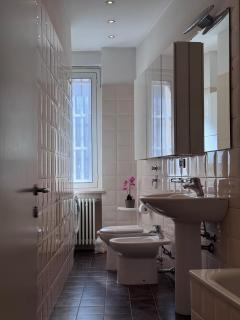 Bright Apartment with balcony in Corso XXII Marzo - Milan - 6