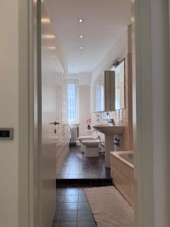 Bright Apartment with balcony in Corso XXII Marzo - Milan - 2