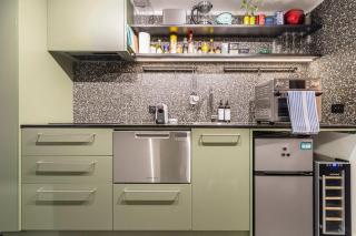 Stylish studio apartment opposite Carlton Gardens - 9