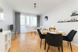 Spacious Apartment Burzyńskiego in Gdańsk with Parking by Noclegi Renters - Danzig - 2