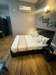 Pearl suites at Omex entrenity - Vrindāvan - 1