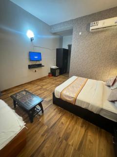 Garnet suites at omexe enternity - - 0