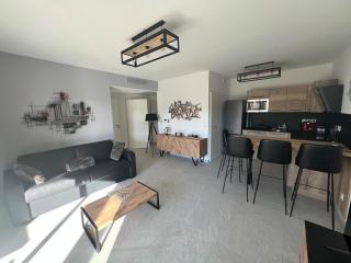 T2 neuf tout équipé ! Climatisation, wifi, parking privatif - Saint-Mandrier-sur-Mer - 0