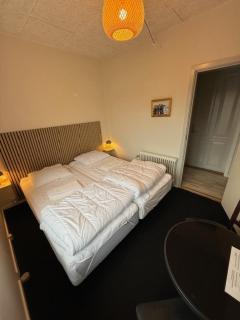 Folsted - Værelse 104 med eget badeværelse og fri parkering - Bindslev - 8