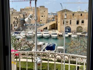 Mediterranea Waterfront house - By Valletta Ferry & Free Parking - Cospicua - 0