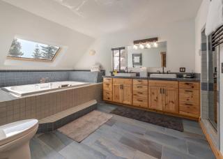 JJs Lakeview Chalet - 2