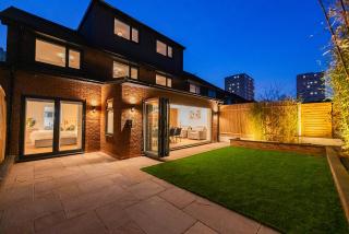 Luxury 8 Bed Home Manchester - Manchester - 0