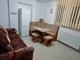 Apartament 3 camere 3 paturi pentru 6 pers,plus un pat de o persoană de rezervă - Sibiu - 1