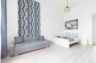 Modern Stay with Desk & Monitor, TV - Budapest - 0