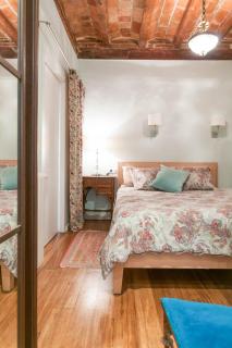 Explore City Center From An Elegant Urban Retreat - Barcelone - 6