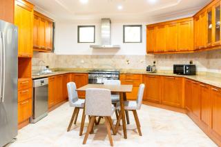 Beachfront 6BR and Assistant's Room Villa with Private Pool, Palm Villa, Palm Jumeirah by Deluxe Holiday Homes - 6