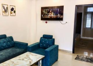 Ensquare Hotel - Aesthetic 2 BHK Mountain View apartment With Netflix, Kitchen near laxman jhula tapovan - Rishīkesh - 0