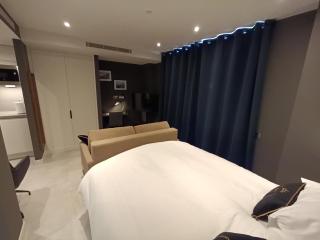 NEW - Studio Apartments in EuroCity - Large Pool - Rock or Sea Views - Balcony - Free Parking - Holiday and Short Let Apartments in Gibraltar - Gibraltar - 8