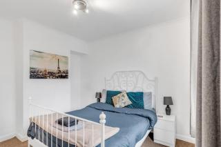 Spacious 5-Bedroom Home in Norwich - 0